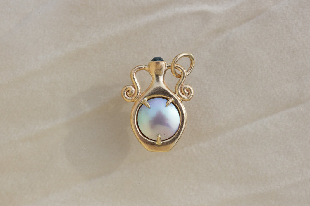 CORTEZ PEARL | SAPPHIRE AMPHORA PENDANT