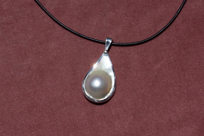 Mother of Pearl Pendant